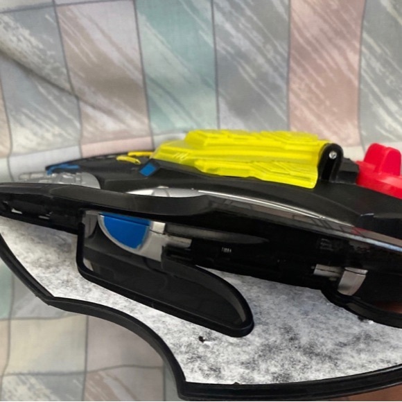 Imaginext Batwing with Batman Figure and 2 Projectiles - Picture 11 of 11